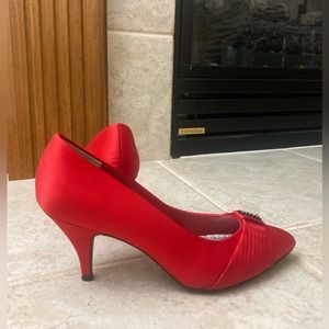 Size 8 Red Regency Room High Heel